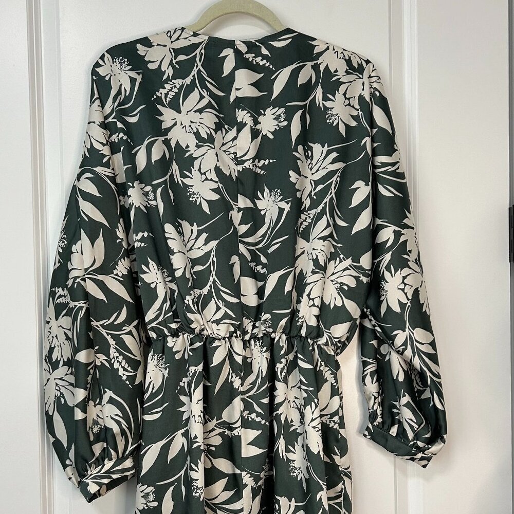 Abercrombie & Fitch Long Sleeve Easy Waist Romper Green Floral Size M EUC - Picture 2 of 3